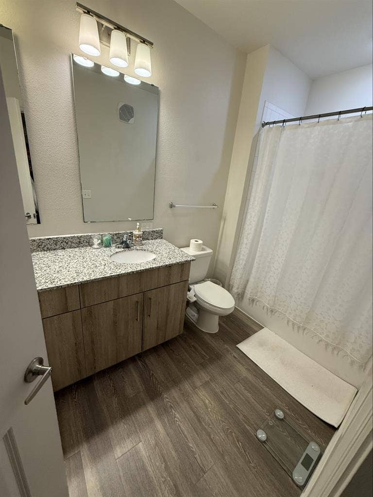 Looking for room mate