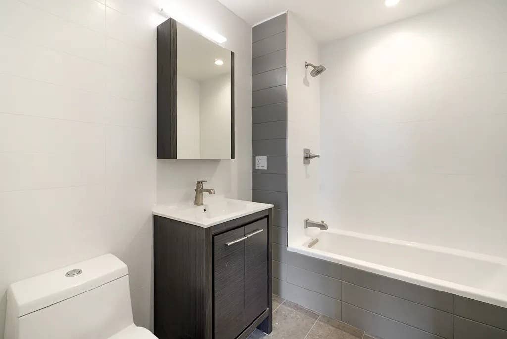 Madison St –