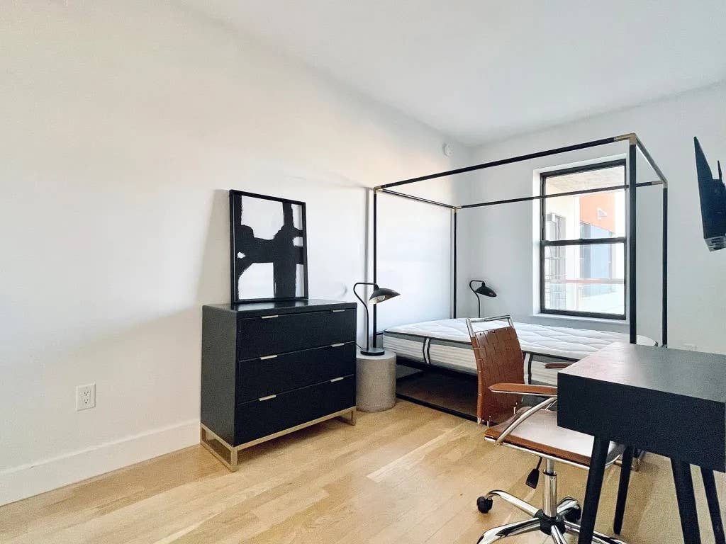Madison St –