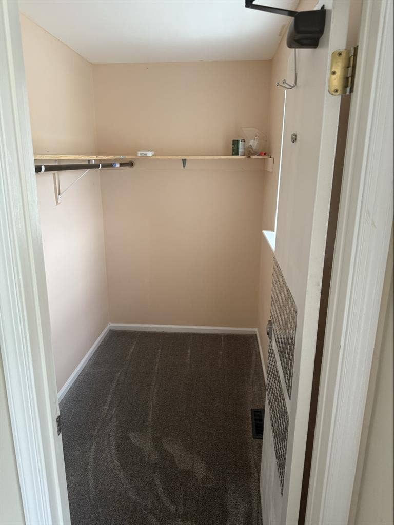 Master bedroom w utilities included