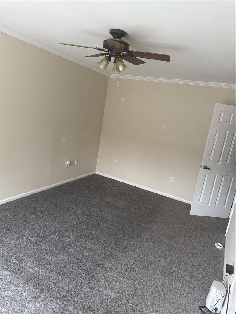 Master bedroom w utilities included