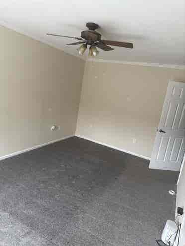 Master bedroom w utilities included
