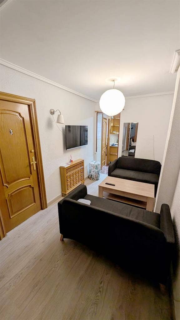 Habitación amplia y luminosa cerca