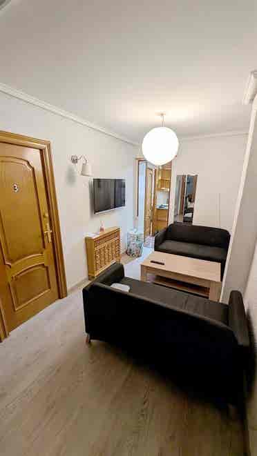 Habitación amplia y luminosa cerca