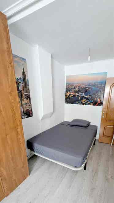 Habitación amplia y luminosa cerca
