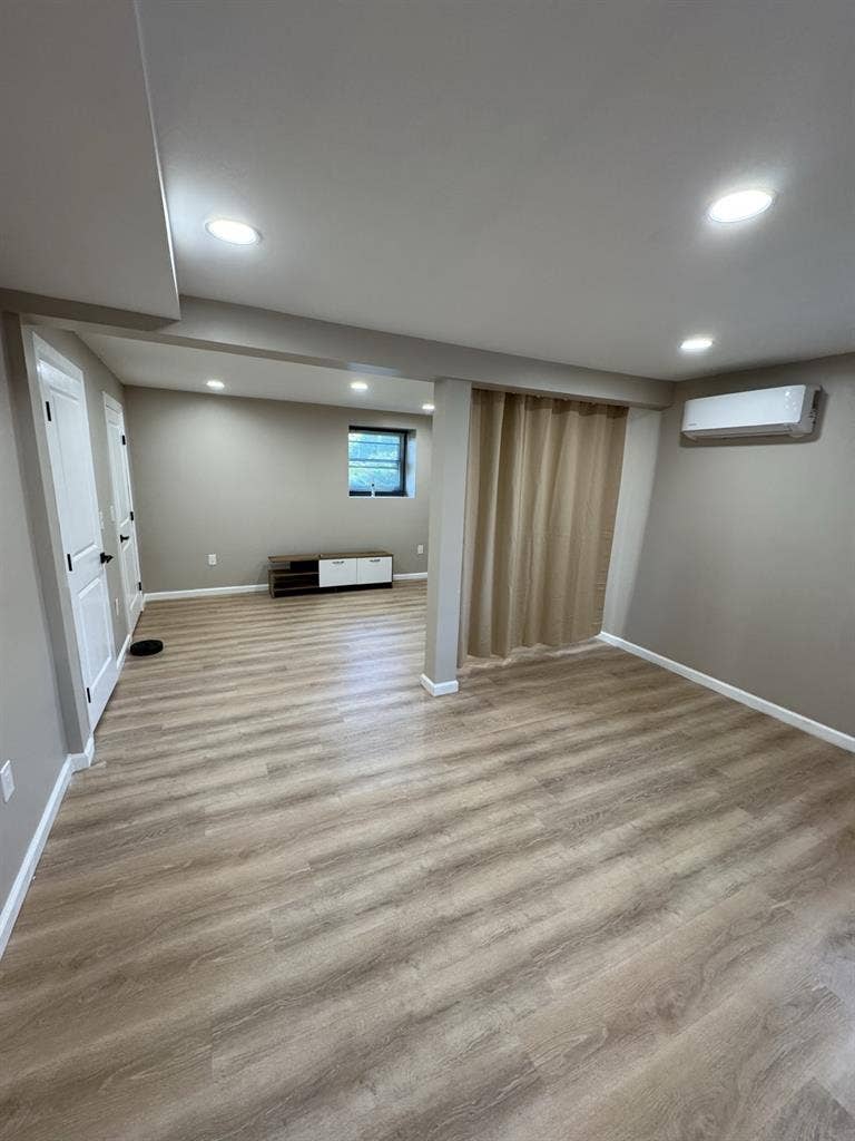 Large room for rent at beach housee