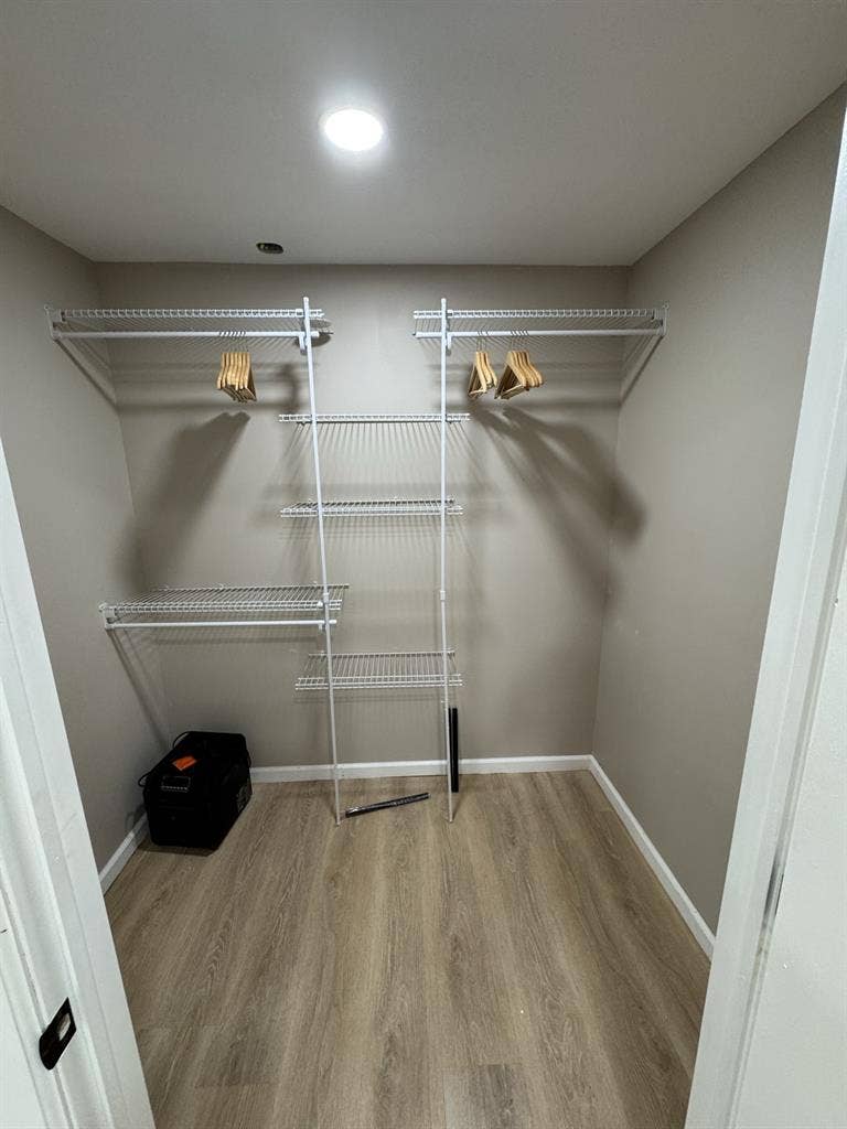 Large room for rent at beach housee