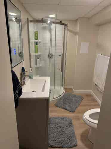 Large room for rent at beach housee