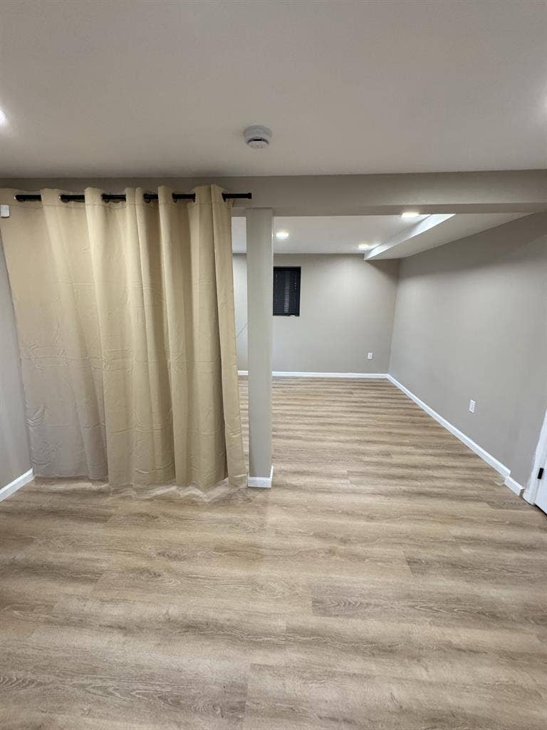 Large room for rent at beach housee