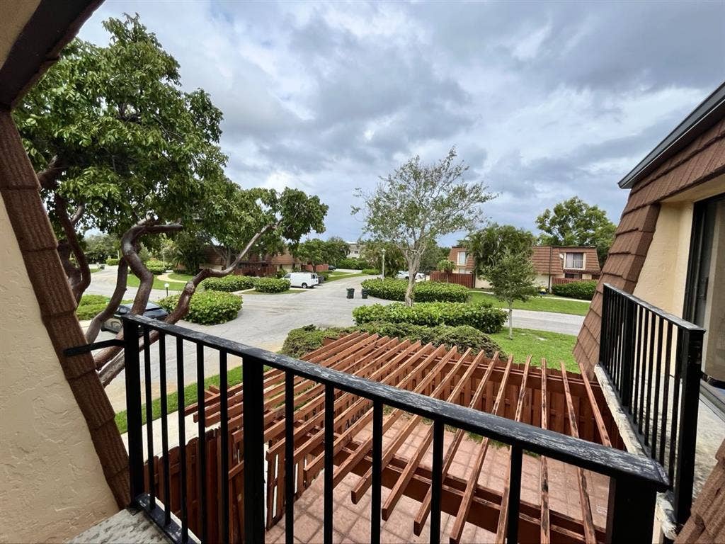 Room for rent in 2BR townhouse