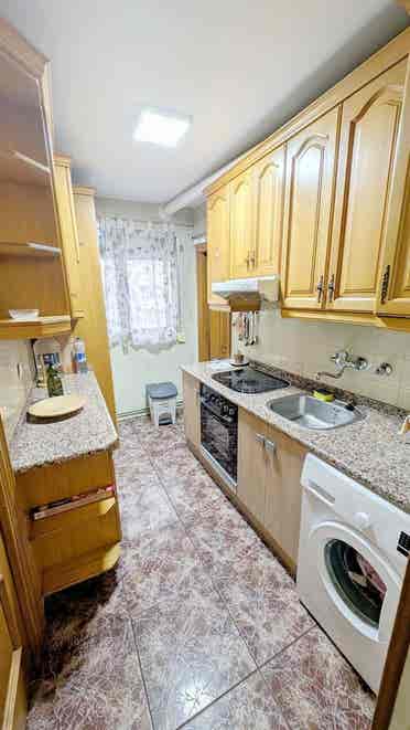 Habitación luminosa y equipada