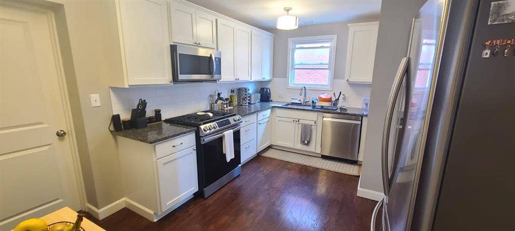 Furnished room in Detroit House