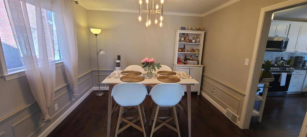 Furnished room in Detroit House