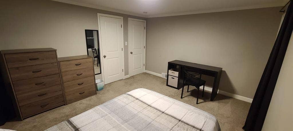 Furnished room in Detroit House