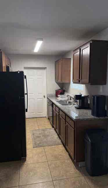 3 rooms for rent next to GCU