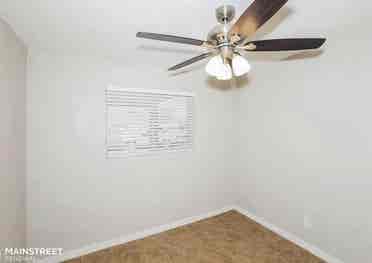 3 rooms for rent next to GCU