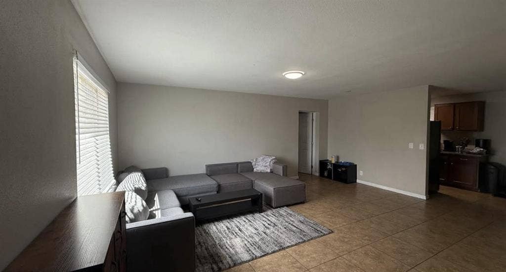 3 rooms for rent next to GCU