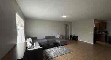 3 rooms for rent next to GCU