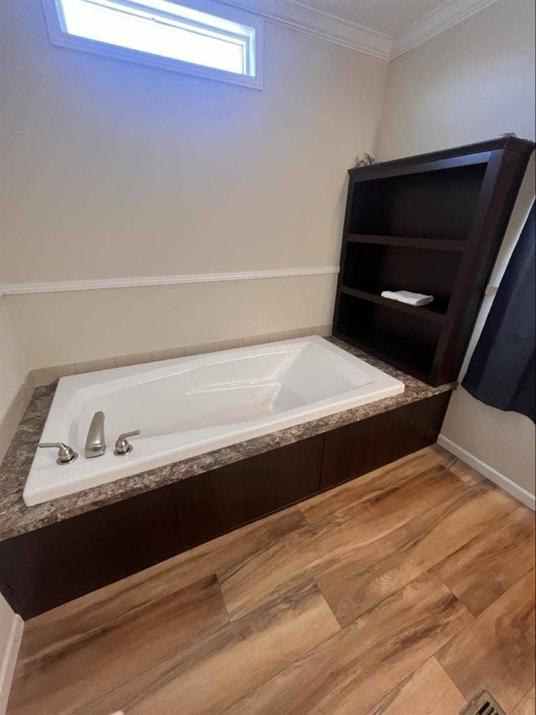 ROOMMATE wanted
