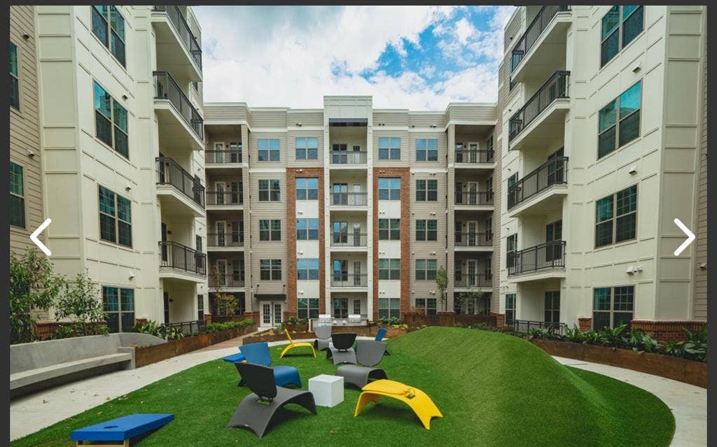 I’m looking for a roommate