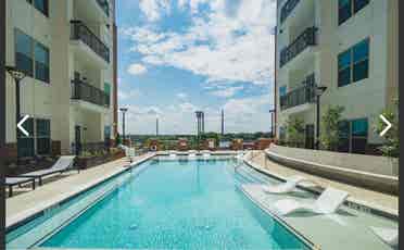 I’m looking for a roommate