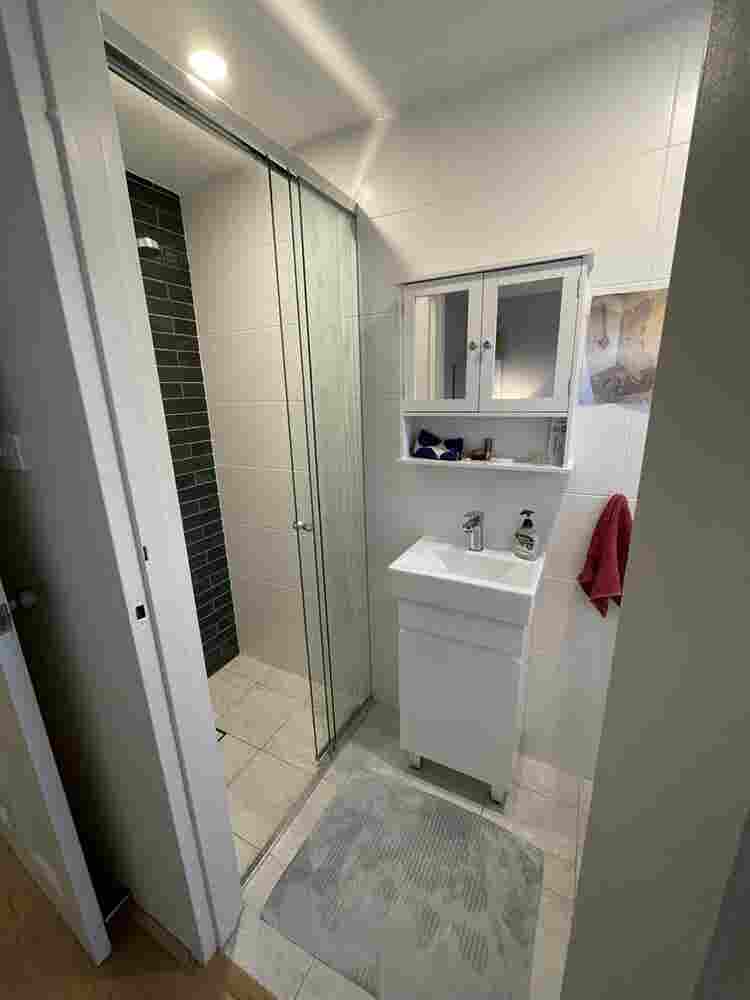 Large room with ensuite & parking