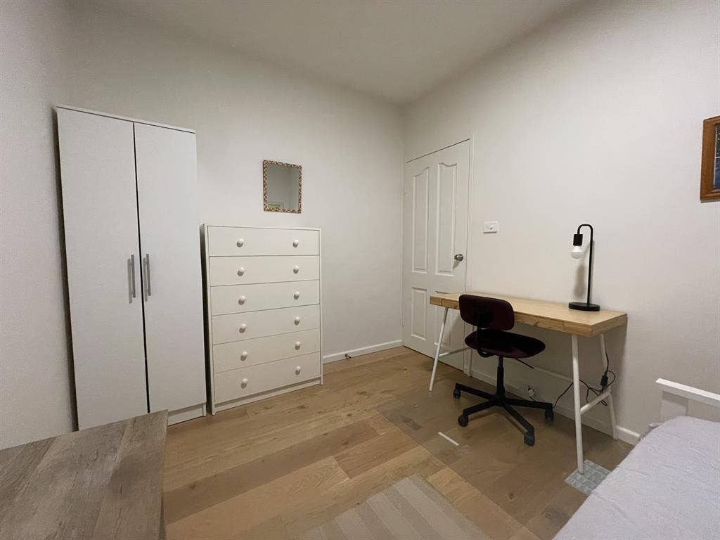 Room in fresh apartment, beachclose