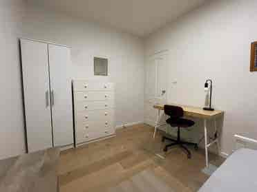 Room in fresh apartment, beachclose
