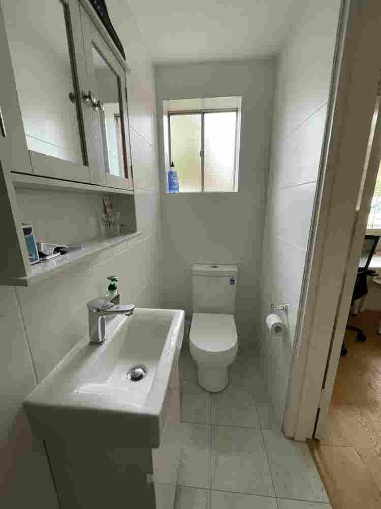 Large room with ensuite & parking