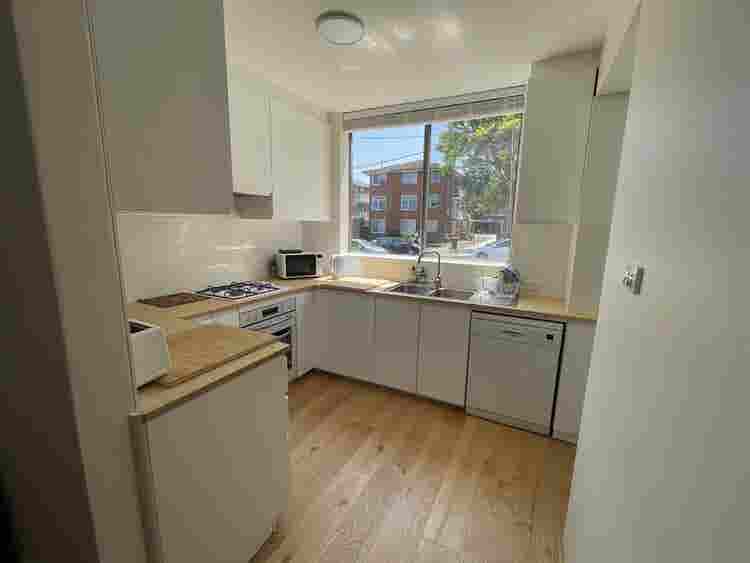 Room in fresh apartment, beachclose