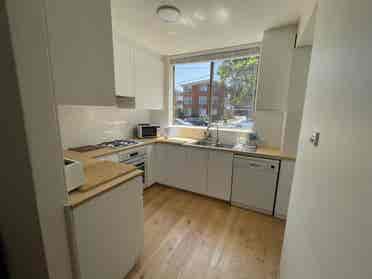 Room in fresh apartment, beachclose