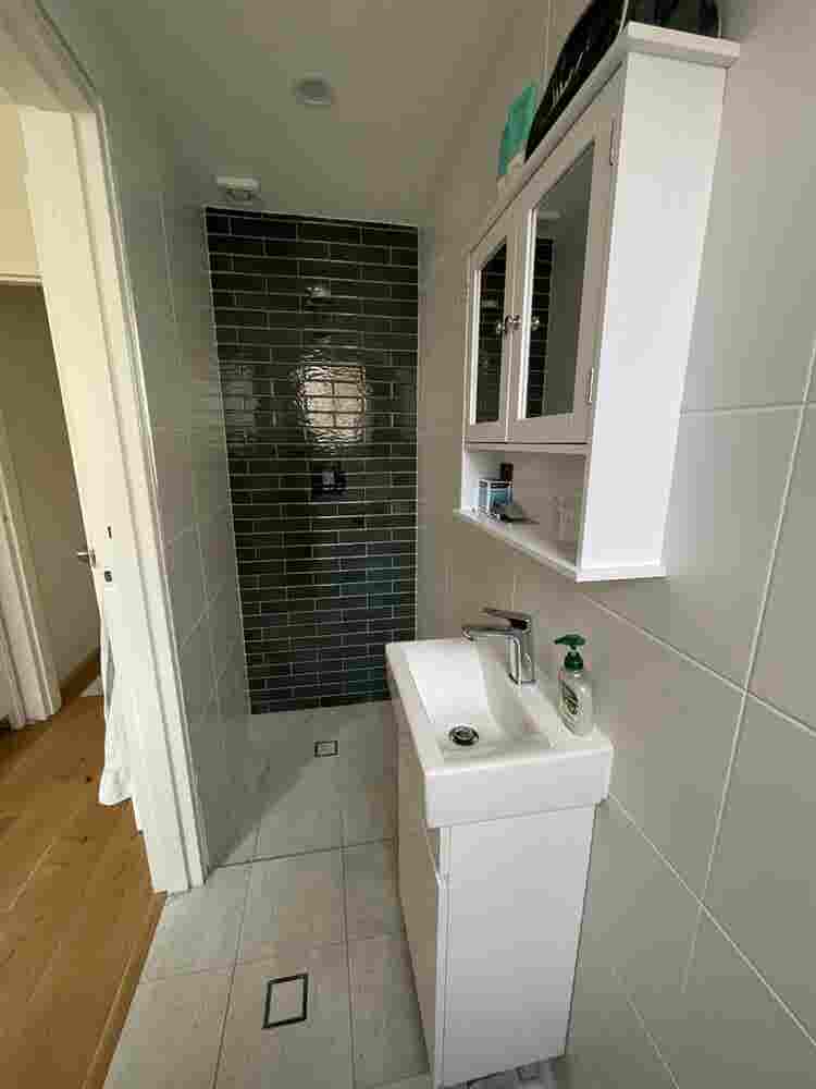 Large room with ensuite & parking
