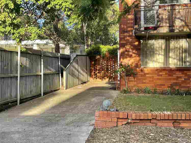 Large room with ensuite & parking