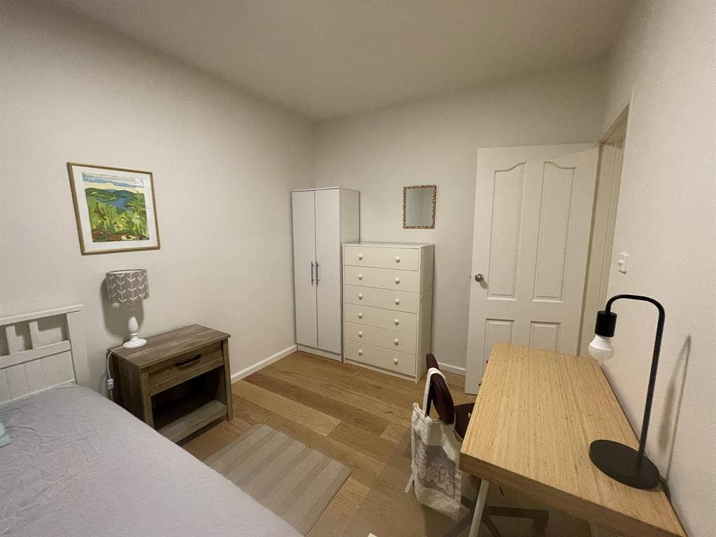 Nice private room in tidy space