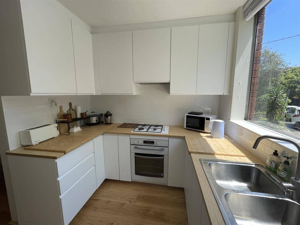 Nice private room in tidy space