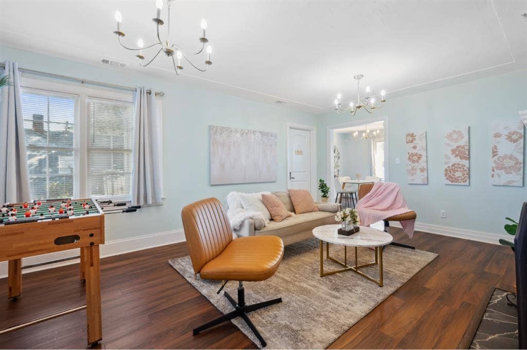 Looking for Female Roommate