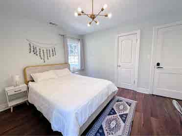 Looking for Female Roommate
