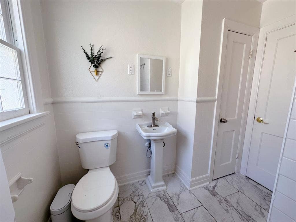 Looking for Female Roommate