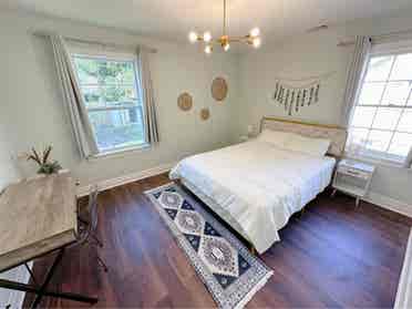 Looking for Female Roommate