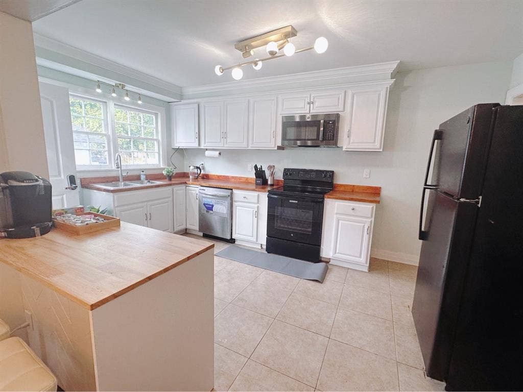 Looking for Female Roommate