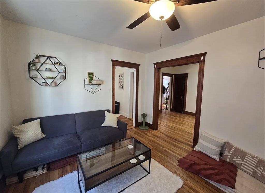 SUMMER SUBLET