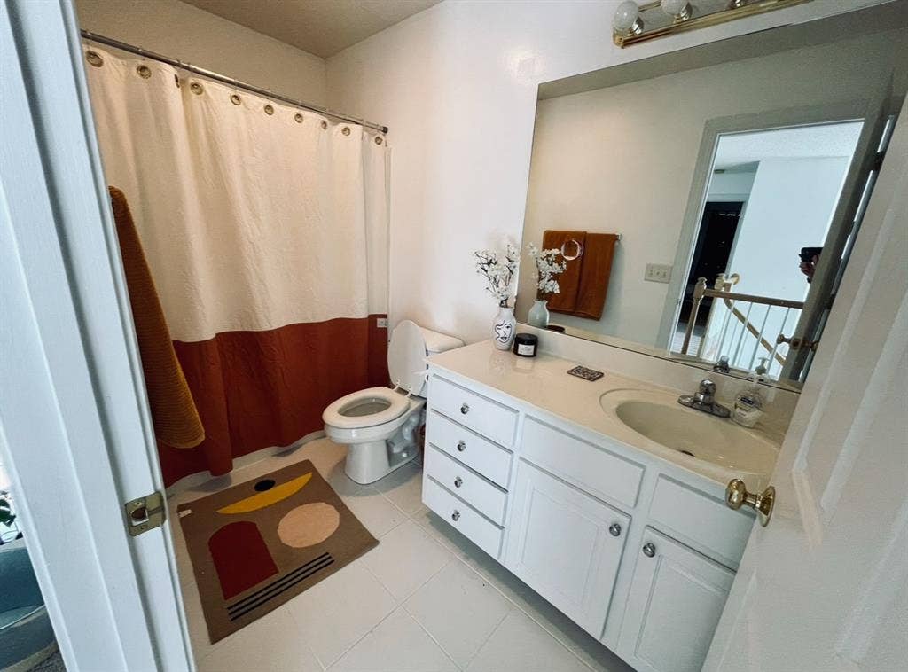 Charming room in Bo-ho style home