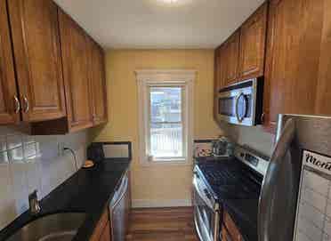 SUMMER SUBLET