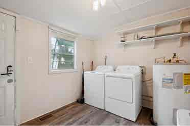 Near DT - Multiple rooms available