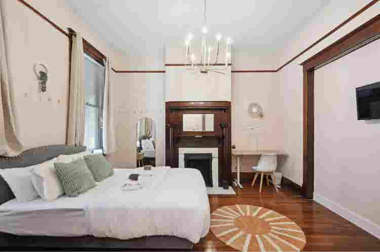 Near DT - Multiple rooms available