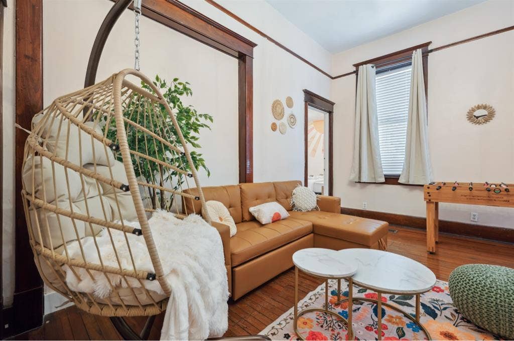 Near DT - Multiple rooms available
