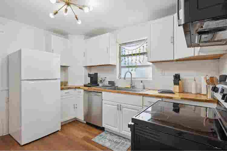 Near DT - Multiple rooms available