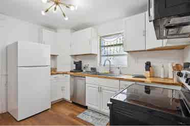 Near DT - Multiple rooms available
