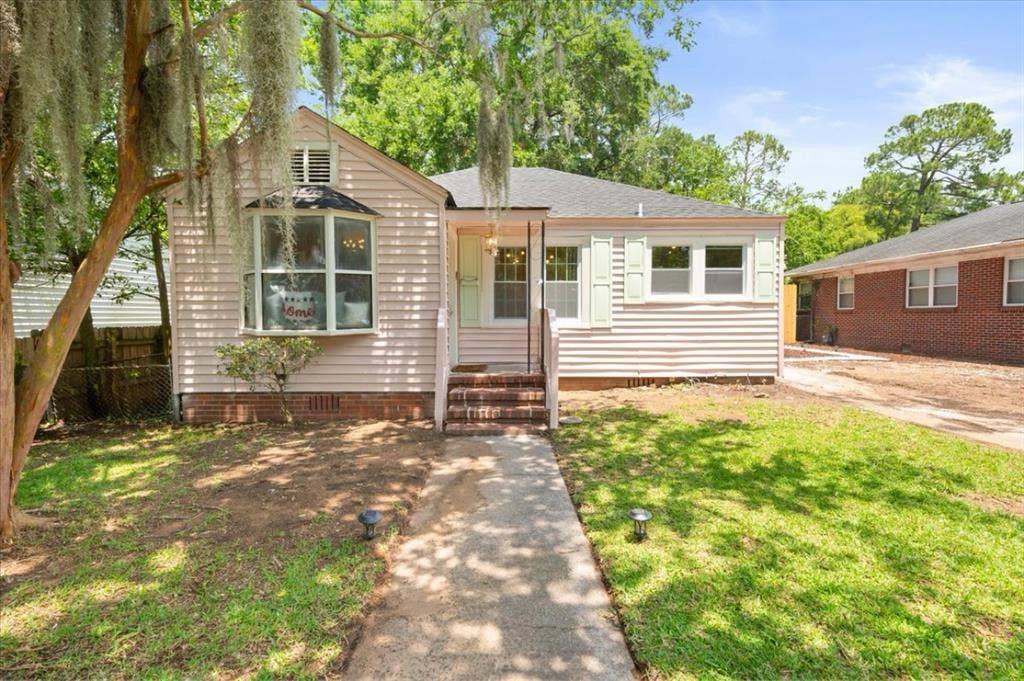 Multiple rooms looking renters