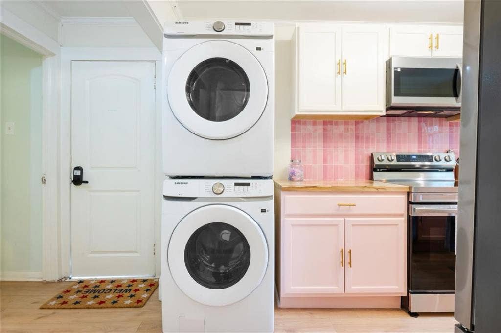 Multiple rooms looking renters